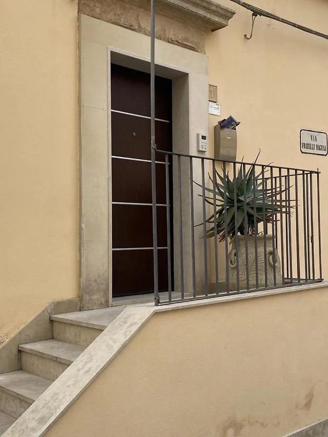 Hotel La Finestra su Noto 0*,