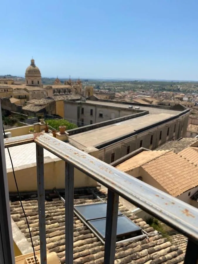 La Finestra Su Noto Hotel 0*,